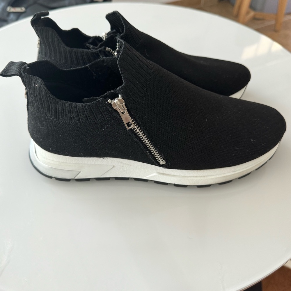 Steve Madden Omaha Black and White Sneaker Shoes with Zipper and Silver Details